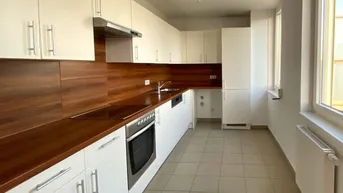 Expose 3 ZIMMER | KLIMATISIERTE DACHGESCHOSSWOHNUNG | 2 TERRASSEN | AB SOFORT VERFÜGBAR