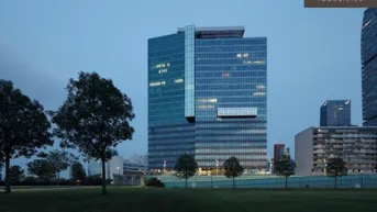 Expose + + + BÜROS MIT AUSBLICK + + + IM SATURN TOWER + + +