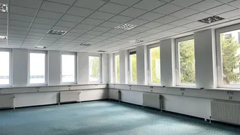 Expose Büroflächen inkl. großer Anzahl von verfügbaren Stellplätzen