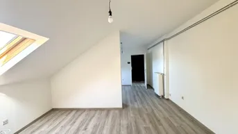 Expose | CHARMANTE DACHGESCHOSSWOHNUNG | HELL &amp; ZENTRAL | 4. OG | IDEAL FÜR SINGLES &amp; STUDENTEN | TOP LAGE | NÄHE UNI