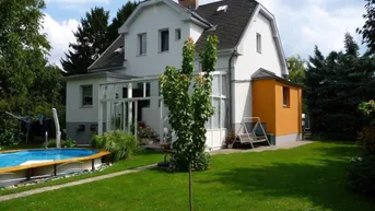 Expose Ruhig gelegenes Einfamilienhaus mit gepflegtem Garten, Garage und Pool