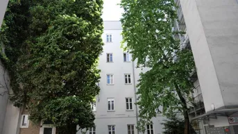 Expose 15, Künstleratelier/ Büro