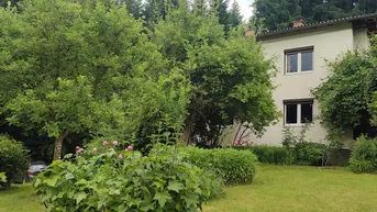 Expose Rarität - Einfamilienhaus mit Hauswald und Wiese in sehr beliebter Wohngegend