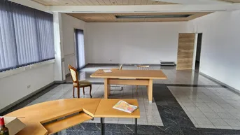 Expose Büroräume mit Lagerfläche, Terrasse und Parkplätzen!