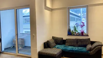 Expose Neuwertige 2 Zimmerwohnung, 63 m², Loggia, Carport