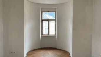 Expose Zentral gelegene 4-Zimmer-Altbauwohnung mit Entwicklungspotential zu verkaufen