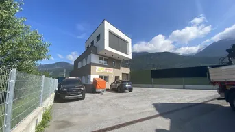 Expose Top moderne Gewerbefläche in Tirol: 192 m² Produktions- und Betriebsobjekt - Werkstatt und Bürofläche mit 10 Lkw Stellplätzen, 2 WCs und hochwertiger Ausstattung zu vermieten - nur € 9.500,- netto Miete!