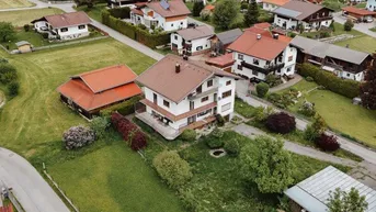 Expose Charmantes Dreifamilienhaus in Höfen – viel Platz für Familien und individuelle Wohnkonzepte