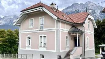 Expose Stilvolles Mehrfamilienhaus mit drei separaten Einheiten und vollem Zubehör!