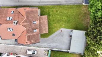 Expose Gepflegtes Mehrfamilienhaus mit drei separaten Wohnungen und vollem Zubehör!