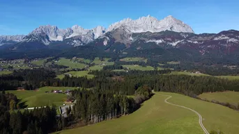 Expose Objekt Nr.: GAST1000 - GASTEIG - FREIZEITWOHNSITZ - wunderschönes großes Hanggrundstück mit äterem Haus mit Traumblick auf den Kaiser