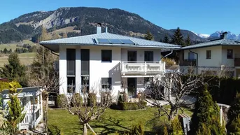 Expose Objekt Nr.: P1888 - FIEBEBRRUNN: Top gepflegtes Einfamilienhaus mit Galerie, Gartenhaus, kleinem Teich und wunderschönem Garten in Panoramalage