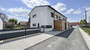 Expose Hochwertige Doppelhaushälfte mit DAN-Küche, Doppelcarport, 530 m2 Grundstück und vielen Extras!!