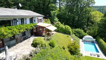 Expose Graz-Ries! Traumhafte Ruhe- und Aussichtslage - sehr gepflegtes Ein- Zweifamilienhaus mit schönem Pool und Saunahaus!