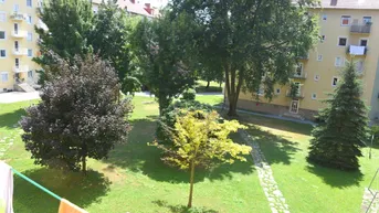 Expose Attraktive 2-Zimmer-Wohnung mit Balkon in der Körösistraße – ca. 50,32 m² – teilmöbliert – Allgemeingarten