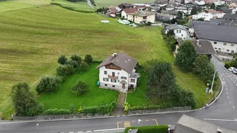 Expose Zwei Wege – eine Vision: Sanieren oder neu gestalten mit 1.200 m³ Freiheit in Olang.