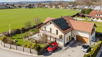 Expose Großzügiges Anwesen: Raum für Familie und Geschäft