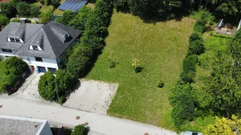 Expose Wohnen mit Weitblick: Zentrales Baugrundstück mit Bergpanorama