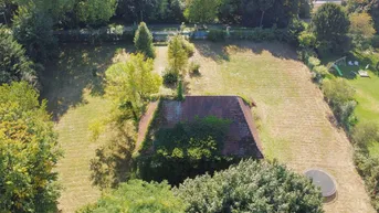Expose Prestige-Immobilie: Entwicklungsgrundstück mit über 3.000 m² in Toplage – Bestandsvilla inkl.