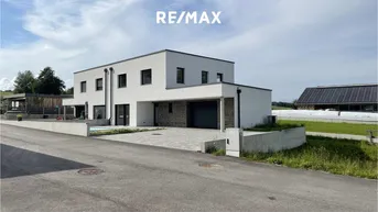 Expose ERSTBEZUG - Moderne Doppelhaushälfte mit Pool und hochwertiger Ausstattung in Frankenburg am Hausruck