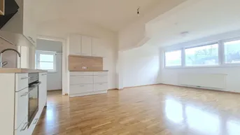 Expose HELLE DACHGESCHOSSWOHNUNG | INKL STELLPLATZ | TOP INFRASTRUKTUR | RUHIGE WOHNGEGEND