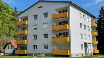 Expose Eigentumswohnung mit Loggia-Balkon und Blick ins Grüne!