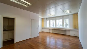 Expose Kleinbüro inmitten von Maxglan ! 