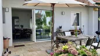 Expose WINZERHAUS MIT UNEINSEHBAREM ATRIUMGARTEN /// GROSSES ERWEITERUNGSPOTENTIAL