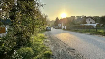 Expose ABENDSONNE, PRIVATSTRASSE, IDEALE GRÖSSE UND BEBAUBARKEIT /// tolles Baugrundstück mit perfekter Infrastruktur nahe Schlosspark