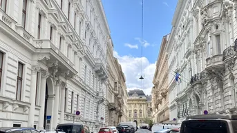 Expose STILALTBAU IN BESTLAGE /// ERSTBEZUG /// TOLLER GRUNDRISS, FLEXIBILITÄT IN DER AUFTEILUNG