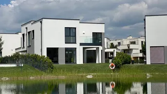 Expose Architektenvilla am Wasser - hochwertiger Erstbezug