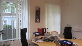 Expose Provisionsfrei und unbefristet! Gepflegtes 3 Zimmer Büro in der Pelzgasse! Mietbeginn 01.10.2025