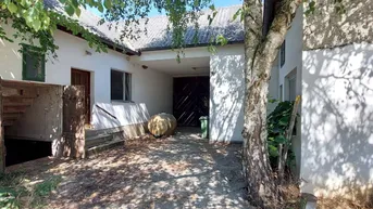 Expose Haus mit schönem Innenhof und viel Potential, sanierungsbedürftig