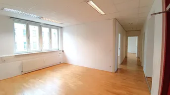 Expose Großzügige Bürofläche! 6 Zimmer + Empfangsbereich! Straßenbahn vor der Türe!