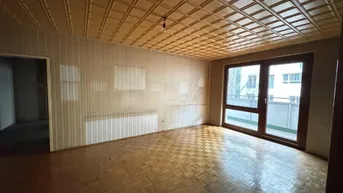 Expose *Sanierungsbedürftiger Familien- oder Pärchenhit in Ruhelage mit Loggia bei U6 Dresdner Straße* Ab sofort verfügbar*