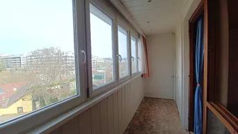 Expose 2-Zimmer Wohnung mit Loggia und unverbautem Fernblick! Geringer Sanierungsaufwand! Kellerabteil &amp; Waschküche | Nähe U3 Kendlerstraße!