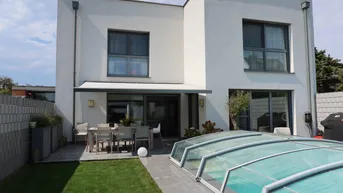 Expose Modern Living in Enzersfeld – stilvolles Einfamilienhaus mit Garten &amp; Pool
