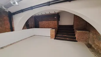 Expose ERSTBEZUG! Lagerräumlichkeiten in zentraler Lage - ca. 200 m² in einem historischen Gebäude in der Annenstraße
