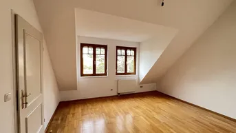 Expose Charmante Dachgeschoss-Wohnung: Kompakte Wohnung mit großem Flair