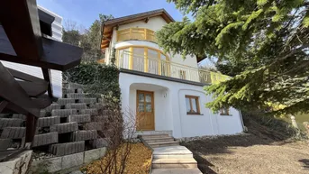 Expose Villa in Top Lage mit wunderschönem Ausblick und großem Grundstück