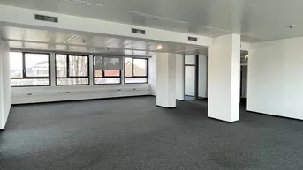 Expose Modernes Büro mit Parkplätzen