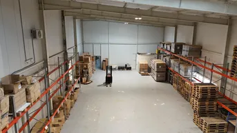 Expose Multifunktionale Halle mit Rolltor - ideal für Lager, Produktion oder Werkstatt