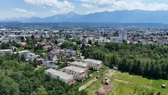 Expose Wiesen, Wälder und Berggipfel - Liara