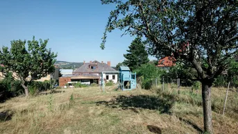 Expose Großzügige Jahrhundertwende Villa mit großem Garten und Pool in zentraler Lage von Klosterneuburg!