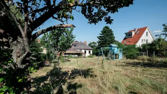 Expose Großzügige Jahrhundertwende Villa mit großem Garten und Pool in zentraler Lage von Klosterneuburg!