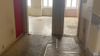 Expose Renovierungsbedürftiges 2 Zimmer Altbauarpartment in Toplage 1090 Wien !