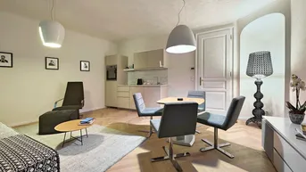 Expose 2 getrennt begehbare BIEDERMEIER-INNENSTADTAPARTMENTS in historischem Haus Nächst Kärntner Straße