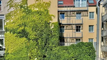 Expose Hofruhelage! Vielfältiger 3-Zimmer-60er-Jahre-Neubau mit kleinem Balkon