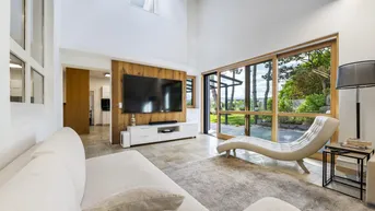 Expose Extravaganz trifft Naturidylle! Vielseitige Design-Immobilie mit Edelstahlpool in Wiener Neustadt