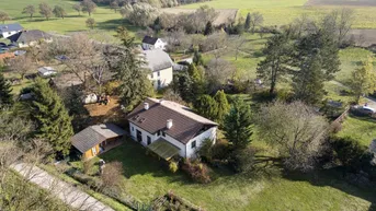 Expose Wunderschön gelegen! Vielfältig gestaltbares Bestandshaus mit großem Grundstück in Lanzenkirchen